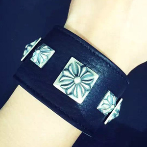 크롬하츠 2022 스텔링 실버 가죽 팔찌 AC454