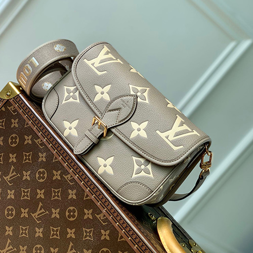 [홍콩명품.LOUIS VUITTON] 루이비통 23SS 다이앤 모노그램 앙프렝뜨 M46386 (그레이), BGM1668, BDA, 홍콩명품가방,명품쇼핑몰,크로스백,핸드백,구매대행,무브타임