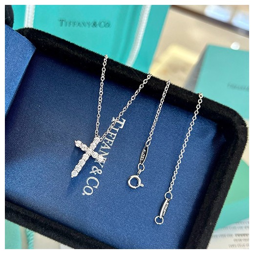 [홍콩명품.Tiffany & Co] 티파니앤코 24SS 로고 십자가 다이아 실버 목걸이, ET2494, AGG, 명품악세사리,팔찌,귀걸이,반지