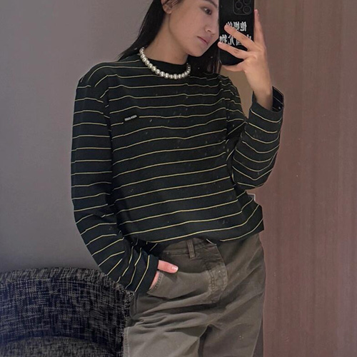 [홍콩명품,MIU MIU] 미우미우 25SS 로고 여성 스트라이프 긴팔 티셔츠 (그린), BM19370, TBG, 홍콩명품의류,구매대행,온라인명품