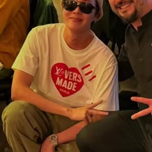 [홍콩명품.LOUIS VUITTON] 루이비통 25SS 로고 그래픽 프린트 반팔 티셔츠 (2컬러), BM19688, YS, 홍콩명품의류,구매대행,온라인명품