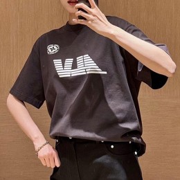 [홍콩명품.LOUIS VUITTON] 루이비통 25SS 로고 여성 그래픽 프린트 반팔 티셔츠 (블랙), BM19725, TBG, 홍콩명품의류,구매대행,온라인명품