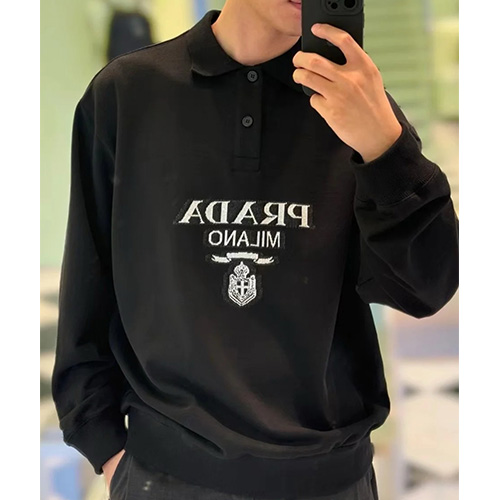 [홍콩명품,PRADA] 프라다 25SS 로고 자수 카라 맨투맨 티셔츠 (블랙), BM19900, JL, 홍콩명품의류,구매대행,온라인명품