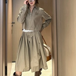 [홍콩명품,MIU MIU] 미우미우 25SS 로고 여성 체크 카라 자켓 + 미디 스커트 상하의 세트 (카라멜), BM20092, CC, 홍콩명품의류,구매대행,온라인명품