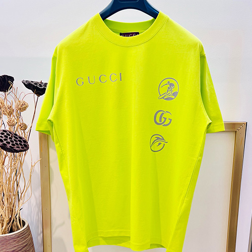 [홍콩명품.Gucci] 구찌 25SS 로고 그래픽 프린트 반팔 티셔츠 (2컬러), BM20229, YS, 홍콩명품의류,구매대행,온라인명품