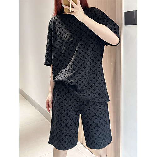 [홍콩명품.LOUIS VUITTON] 루이비통 25SS 로고 모노그램 반팔 티셔츠 + 쇼츠 반바지 상하의 세트 (블랙), BM20272, KB, 홍콩명품의류,구매대행,온라인명품