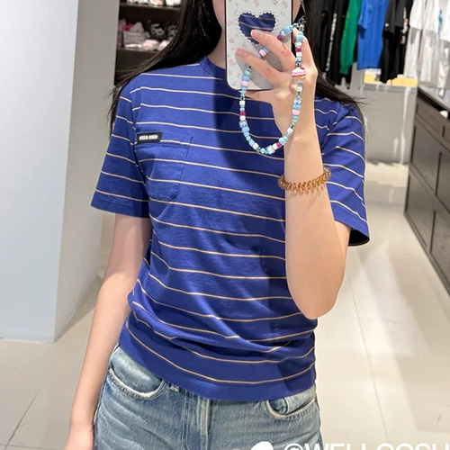 [홍콩명품,MIU MIU] 미우미우 25SS 로고 여성 스트라이프 반팔 티셔츠 (블루), BM20286, KB, 홍콩명품의류,구매대행,온라인명품