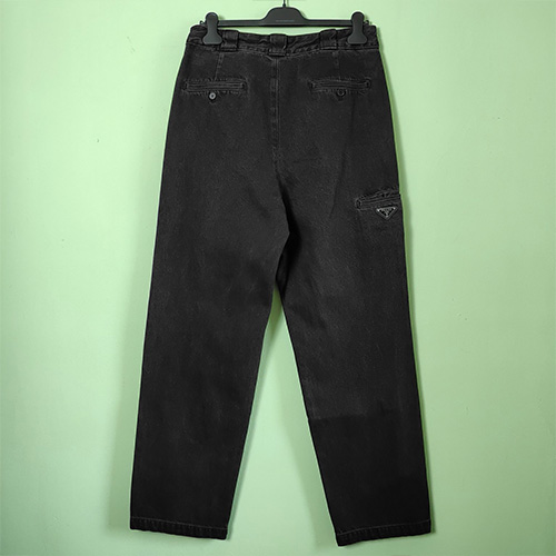 [홍콩명품,PRADA] 프라다 25SS 삼각로고 오버핏 워싱 데님 팬츠 진 청바지 (블랙), BM20339, JL, 홍콩명품의류,구매대행,온라인명품