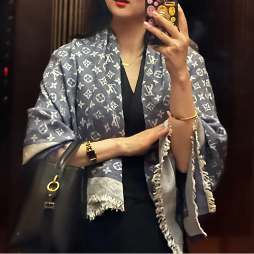 [홍콩명품.LOUIS VUITTON] 루이비통 25SS 로고 모노그램 데님 숄 140-140 스카프 머플러 M71376 (블루), ET2975, JX, 홍콩명품의류,구매대행,온라인명품