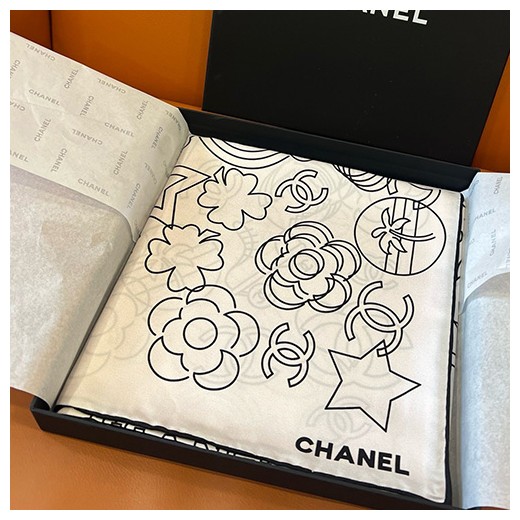 [홍콩명품.CHANEL] 샤넬 25SS 로고 패턴 90-90 실크 스카프 머플러 (화이트), ET2992, JX, 홍콩명품의류,구매대행,온라인명품