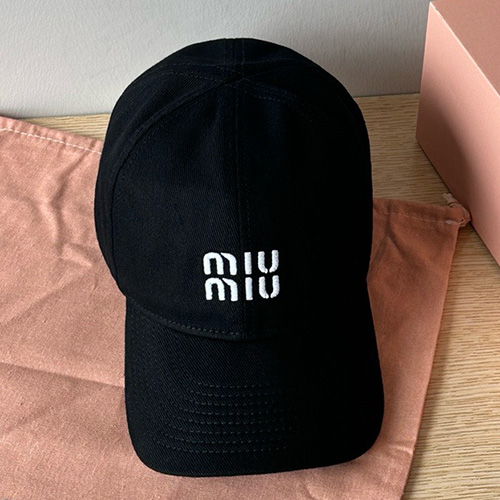 [홍콩명품,MIU MIU] 미우미우 25SS 로고 자수 볼캡 모자 (블랙), CA0325, 홍콩명품쇼핑몰,인터넷명품,온라인명품사이트,남자명품,해외직구