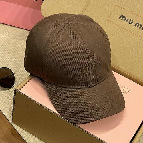 [홍콩명품,MIU MIU] 미우미우 25SS 로고 자수 볼캡 모자 (브라운), CA0333, 홍콩명품쇼핑몰,인터넷명품,온라인명품사이트,남자명품,해외직구