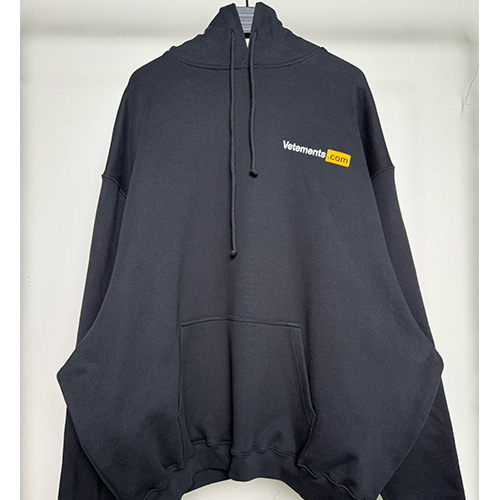 [홍콩명품.VETEMENTS] 베트멍 25SS 로고 그래픽 프린트 후드 티셔츠 (블랙), BM20653, VT, 홍콩명품의류,구매대행,온라인명품