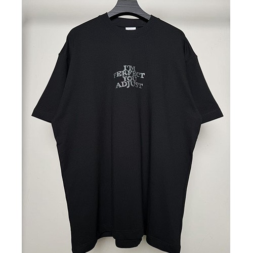 [홍콩명품.VETEMENTS] 베트멍 25SS 로고 스터드 장식 반팔 티셔츠 (블랙), BM20658, VT, 홍콩명품의류,구매대행,온라인명품