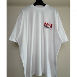 [홍콩명품.VETEMENTS] 베트멍 25SS 로고 그래픽 프린트 반팔 티셔츠 (화이트), BM20668, VT, 홍콩명품의류,구매대행,온라인명품