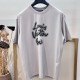 [홍콩명품.LOUIS VUITTON] 루이비통 25SS 로고 그래픽 프린트 반팔 티셔츠 (2컬러), BM20974, YS, 홍콩명품의류,구매대행,온라인명품