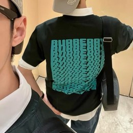 [홍콩명품.Burberry] 버버리 25SS 로고 그래픽 반팔 티셔츠 (블랙), BM21272, JL, 명품레플리카,미러급,온라인쇼핑몰사이트