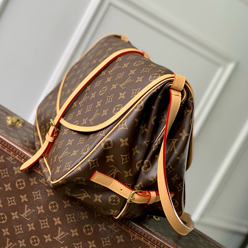 [홍콩명품.LOUIS VUITTON] 루이비통 25SS 로고 모노그램 Saumur 크로스백 M42254 (브라운), BGM4862, BDA, 홍콩명품가방,명품쇼핑몰,크로스백,핸드백,구매대행