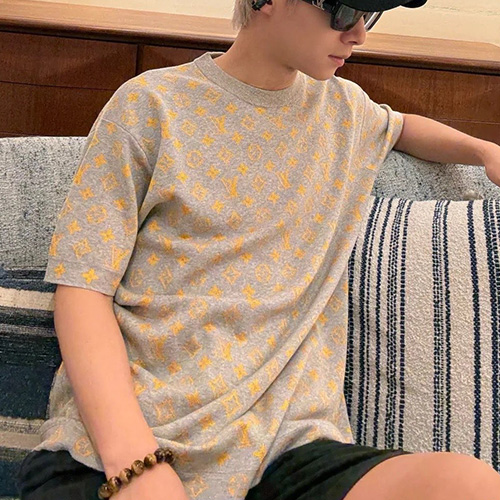[홍콩명품.LOUIS VUITTON] 루이비통 25SS 로고 모노그램 니트 반팔 티셔츠 (그레이), BM21332, KB, 명품레플리카,미러급,온라인쇼핑몰사이트