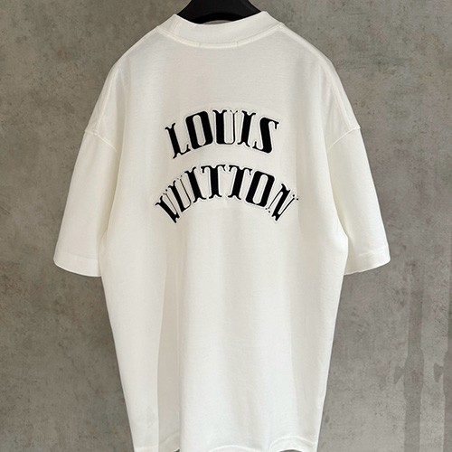 [홍콩명품.LOUIS VUITTON] 루이비통 25SS 로고 그래픽 자수 반팔 티셔츠 (2컬러), BM21438, JU, 명품레플리카,미러급,온라인쇼핑몰사이트