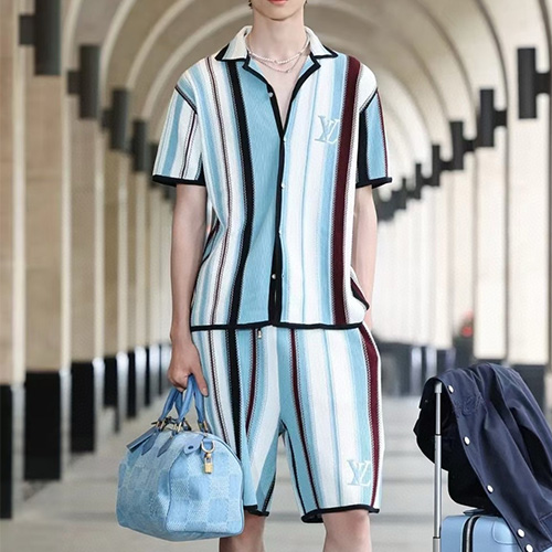 [홍콩명품.LOUIS VUITTON] 루이비통 25SS 로고 자수 카라 오픈 반팔 티셔츠 + 쇼츠 반바지 상하의 세트 (스카이블루), BM21522, JL, 명품레플리카,미러급,온라인쇼핑몰사이트