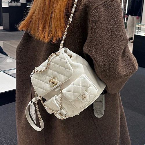 [홍콩명품.CHANEL] 샤넬 25SS 로고 DUMA 레더 가죽 백팩 (화이트-은장-2사이즈), BGM4914, BDA, 홍콩명품가방,명품쇼핑몰,크로스백,핸드백,구매대행