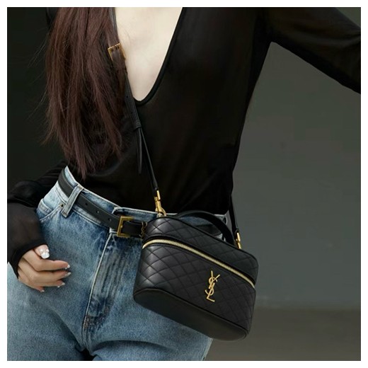 [홍콩명품.YSL] 입생로랑 25SS 로고 골드 지퍼 블랙 퀼티드 바니티 미니 백 766731 1EL071000, BGM4950, BDA, 홍콩명품가방,명품쇼핑몰,크로스백,핸드백,구매대행