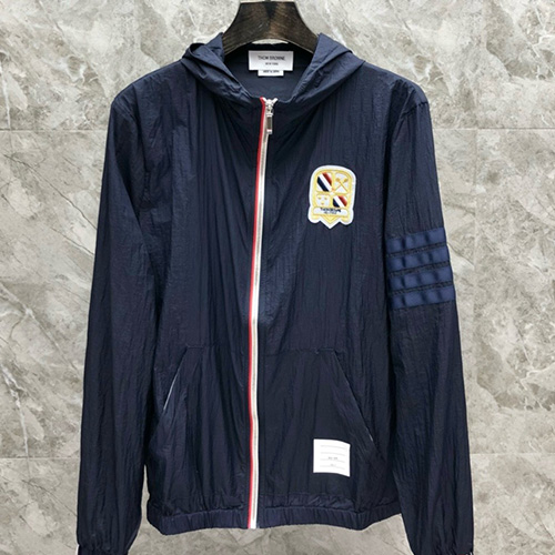 [홍콩명품.THOME BROWNE] 톰브라운 25SS 로고 4바 후드 바람막이 자켓 (3컬러), BM21716, TB1, 레플리카의류,미러급사이트