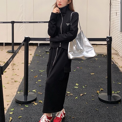 [홍콩명품,PRADA] 프라다 25SS 삼각로고 여성 트레이닝 자켓 + 미디 스커트 상하의 세트 (블랙), BM21800, COCO, 레플리카의류,미러급사이트