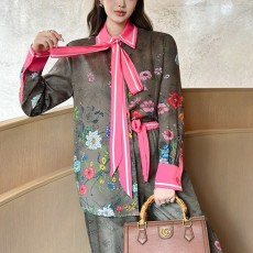 [홍콩명품.Gucci] 구찌 25SS 로고 여성 플라워 패턴 블라우스 셔츠 (브라운), BM21960, MC, 레플리카의류,미러급사이트
