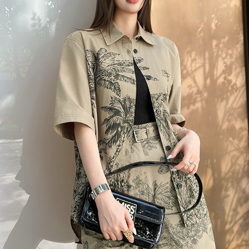[홍콩명품,Christian Dior] 디올 25SS 로고 여성 정글 패턴 반팔 남방 셔츠 (카라멜), BM21973, MC, 레플리카의류,미러급사이트