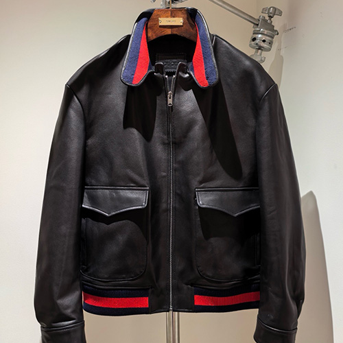 [홍콩명품.Gucci] 구찌 25SS 로고 레더 가죽 봄버 자켓 (블랙), BM22050, TOM, 레플리카의류,미러급사이트