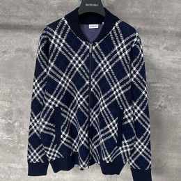 [가격문의][홍콩명품.Burberry] 버버리 25SS 로고 체크패턴 니트 봄버 자켓 (네이비), BM22208, KK, 레플리카의류,미러급사이트