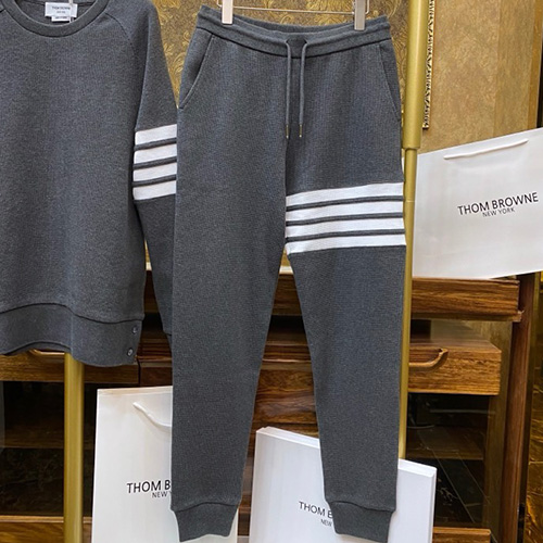 [홍콩명품.THOME BROWNE] 톰브라운 25SS 로고 4바 조거 팬츠 바지 (그레이), BM22212, S1F, 레플리카의류,미러급사이트