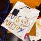 [홍콩명품.LOUIS VUITTON] 루이비통 25SS 로고 그래픽 반팔 티셔츠 (2컬러), BM22222, S1F, 레플리카의류,미러급사이트