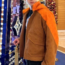 [홍콩명품.LOUIS VUITTON] 루이비통 25SS 로고 모노그램 후드 데님 자켓 1A972P (브라운), BM22315, KK, 레플리카의류,미러급사이트