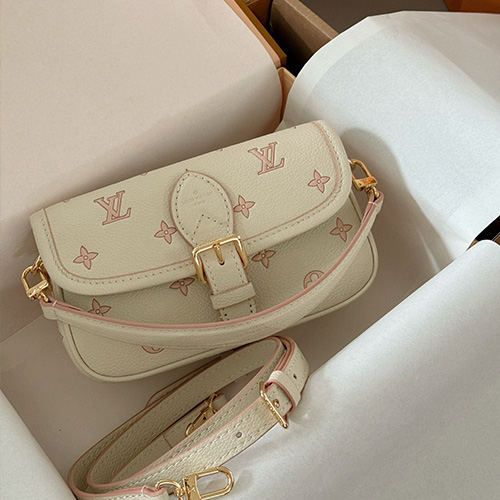 [홍콩명품.LOUIS VUITTON] 루이비통 25SS 로고 모노그램 Diana Nano 크로스백 M13642, BGM5148, 홍콩명품가방,명품쇼핑몰,크로스백,핸드백,구매대행