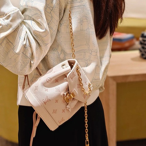 [홍콩명품.LOUIS VUITTON] 루이비통 25SS 로고 모노그램 백팩 M13656, BGM5154, 홍콩명품가방,명품쇼핑몰,크로스백,핸드백,구매대행