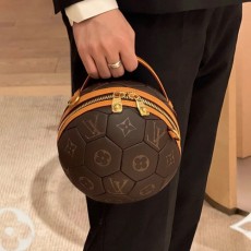 [홍콩명품.LOUIS VUITTON] 루이비통 25SS 로고 모노그램 Soccer Ball 크로스백 M13894, BGM5178, BDA, 홍콩명품가방,명품쇼핑몰,크로스백,핸드백,구매대행