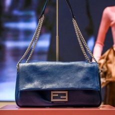 [홍콩명품,FENDI] 펜디 25SS 로고 BAGUETTE 크로스백 (블루), BGM5195, BDA, 홍콩명품가방,명품쇼핑몰,크로스백,핸드백,구매대행