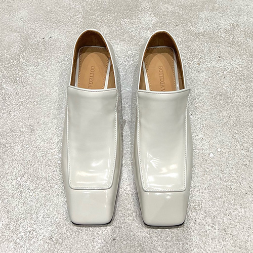 [홍콩명품.BOTTEGA VENETA] 보테가베네타 25SS 로고 여성 레더 가죽 로퍼 구두 (2컬러), SE5513, S4W, 명품스니커즈,운동화,구두,로퍼,하이탑,신발