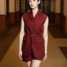 [홍콩명품.Gucci] 구찌 25SS 로고 여성 GG수프림 슬리브리스 코트 자켓 (레드), BM22494, MC, 레플리카의류,미러급사이트