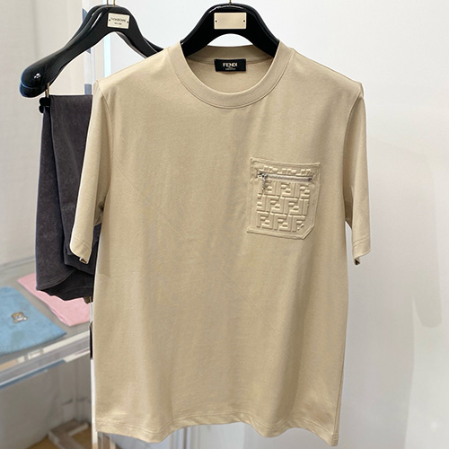 [홍콩명품,FENDI] 펜디 25SS 로고 포켓 반팔 티셔츠 (2컬러), BM22530, G5, 레플리카의류,미러급사이트
