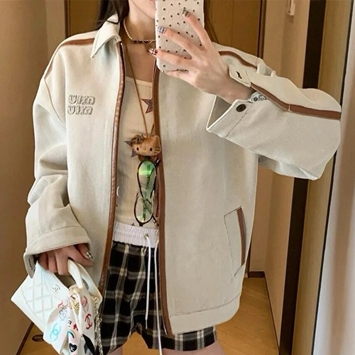 [홍콩명품,MIU MIU] 미우미우 25SS 로고 데님 카라 집업 자켓 (베이지), BM22546, KB, 레플리카의류,미러급사이트