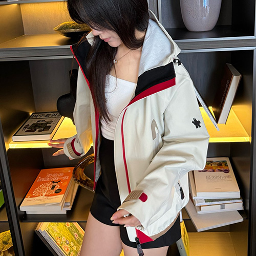 [홍콩명품.MONCLER] 몽클레어 25SS 로고 여성 후드 윈드브레이커 자켓 (베이지), BM22609, JL, 레플리카의류,미러급사이트