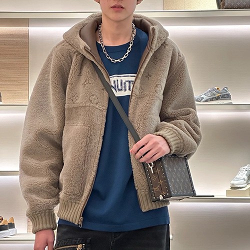 [홍콩명품.LOUIS VUITTON] 루이비통 25SS 로고 레더 가죽 리버서블 후드 봄버 자켓 1AGJD6 (브라운), BM22805, TOM, 레플리카의류,미러급사이트