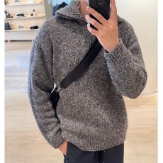 [홍콩명품.Maison Margiela] 메종마르지엘라 25SS 로고 하이넥 하프지퍼 니트 스웨터 (그레이), BM22982, KB, 레플리카의류,미러급사이트