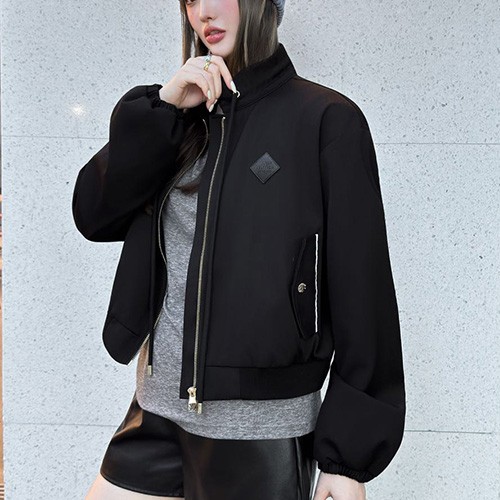 [홍콩명품.LOUIS VUITTON] 루이비통 25SS 로고 여성 터틀넥 봄버 자켓 (2컬러), BM23078, MC, 레플리카의류,미러급사이트