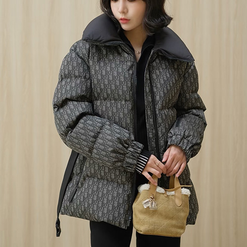 [홍콩명품,Christian Dior] 디올 25SS 로고 여성 오블리크 터틀넥 다운 패딩 벨티드 코트 자켓 (2컬러), BM23285, MC, 레플리카의류,미러급사이트