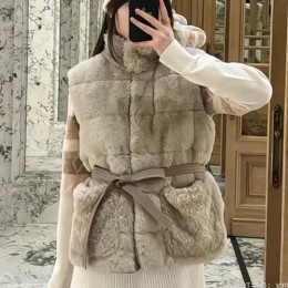 [가격문의][홍콩명품.MONCLER] 몽클레어 25SS 로고 여성 퍼 구스다운 패딩 조끼 베스트 (베이지), BM23289, MC, 레플리카의류,미러급사이트